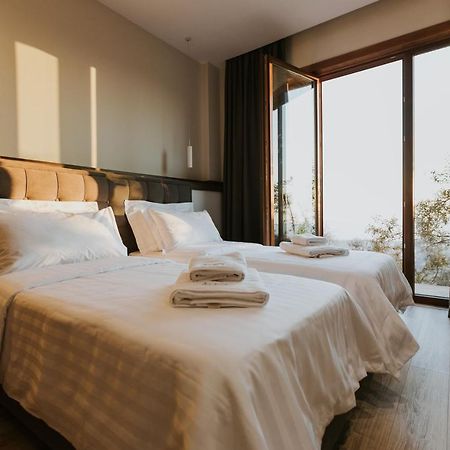 Hotel Kroi Near Castle Entrance Castle And Town View Kruje Bagian luar foto