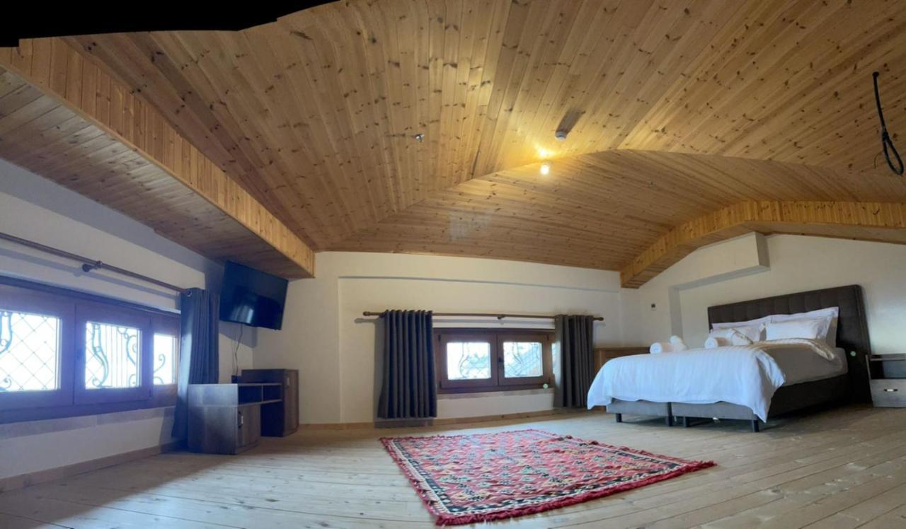 Hotel Kroi Near Castle Entrance Castle And Town View Kruje Bagian luar foto