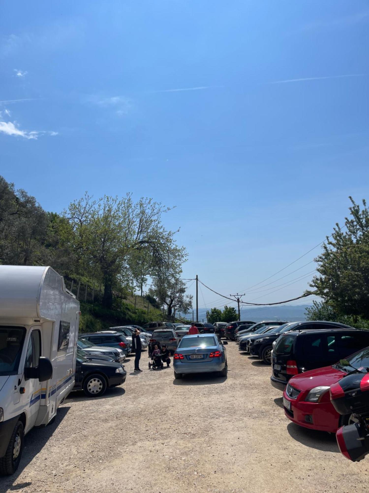 Hotel Kroi Near Castle Entrance Castle And Town View Kruje Bagian luar foto