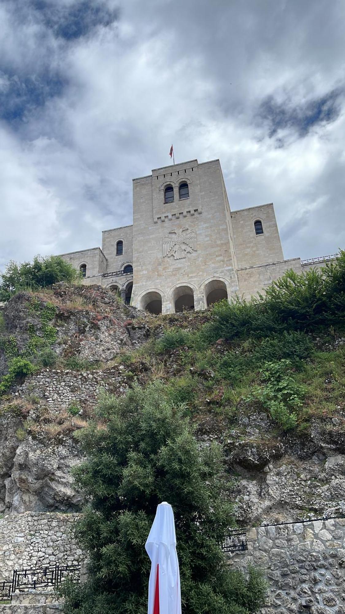 Hotel Kroi Near Castle Entrance Castle And Town View Kruje Bagian luar foto